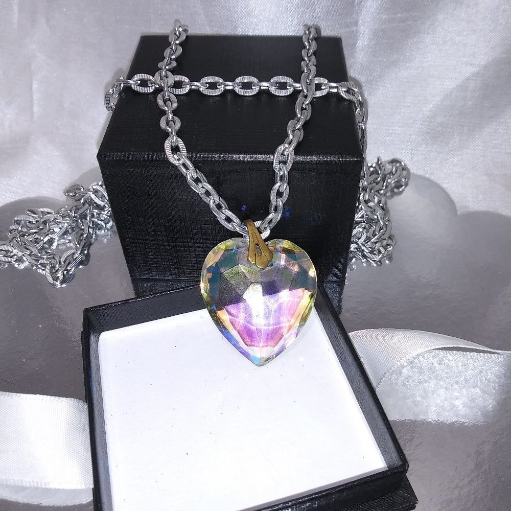 VINTAGE Holographic AURORA BOREALIS Crystal Heart PENDANT NECKLACE with Chain